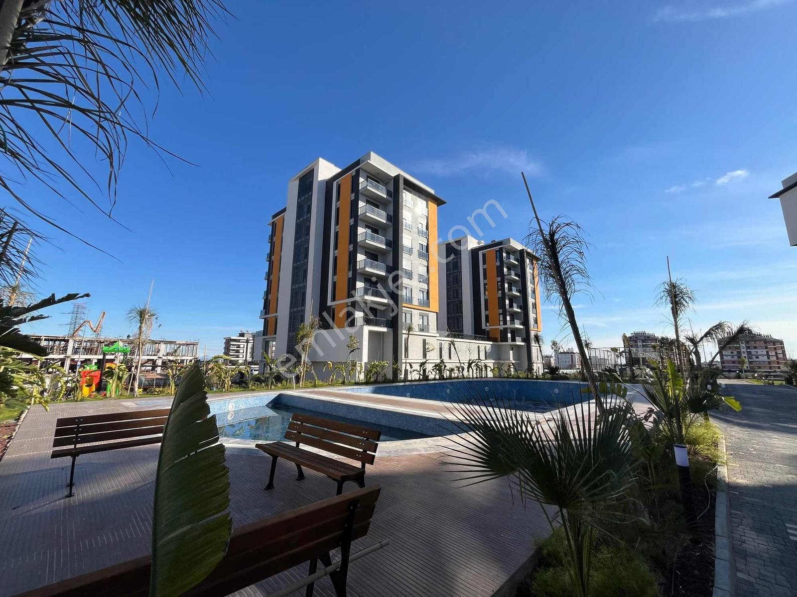 Havuzlu Kapalı Otoparklı Site İçinde Geniş Ve Lüks 1+1 — fotoğraf 14