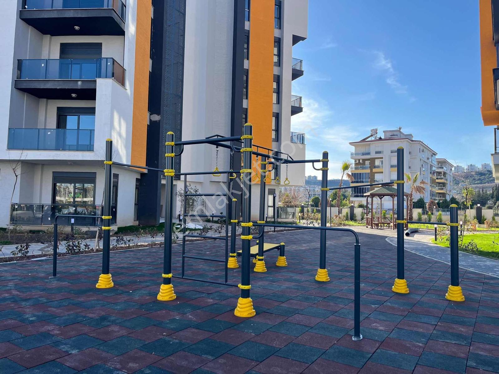 Havuzlu Kapalı Otoparklı Site İçinde Geniş Ve Lüks 1+1 — fotoğraf 15