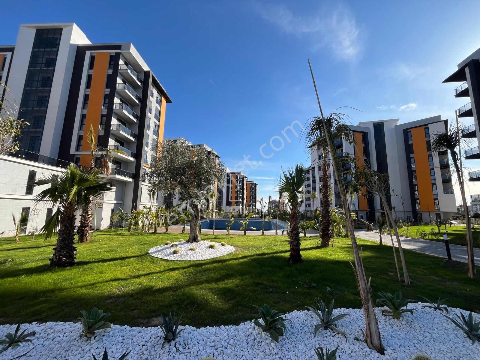 Havuzlu Kapalı Otoparklı Site İçinde Geniş Ve Lüks 1+1 — fotoğraf 17