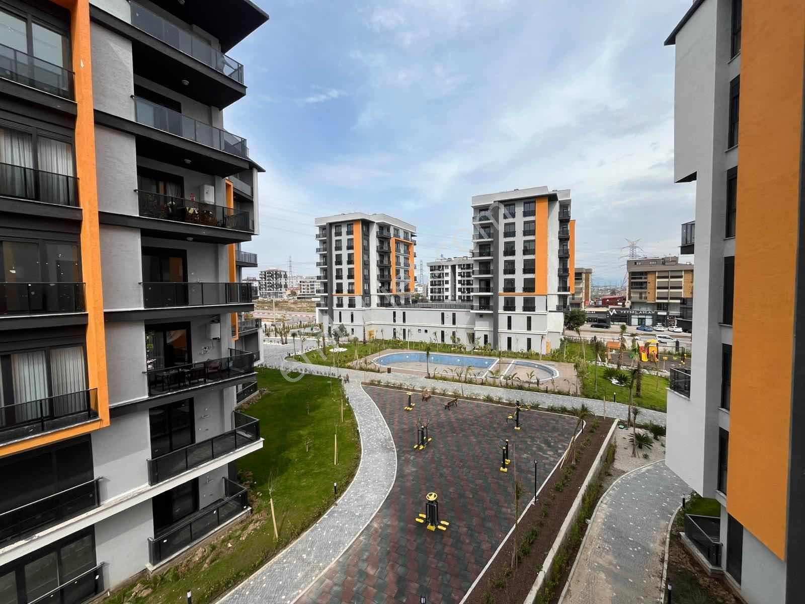 Havuzlu Kapalı Otoparklı Site İçinde Geniş Ve Lüks 1+1 — fotoğraf 18