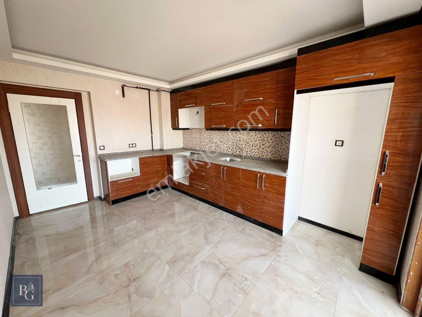 ⫸︎b*g⫷938 Cad. Üzeri Üç Bloklu Sitede Yapılı Katta Ön Cephe 3+1 — fotoğraf 2