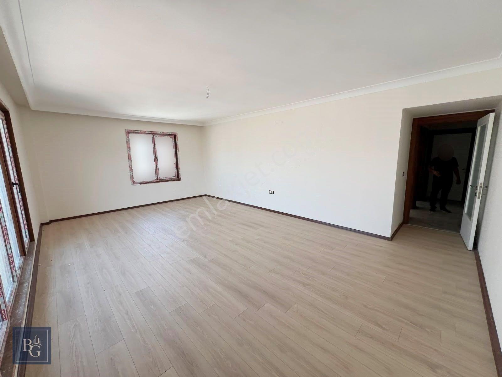 ⫸︎b*g⫷938 Cad. Üzeri Üç Bloklu Sitede Yapılı Katta Ön Cephe 3+1 — fotoğraf 16