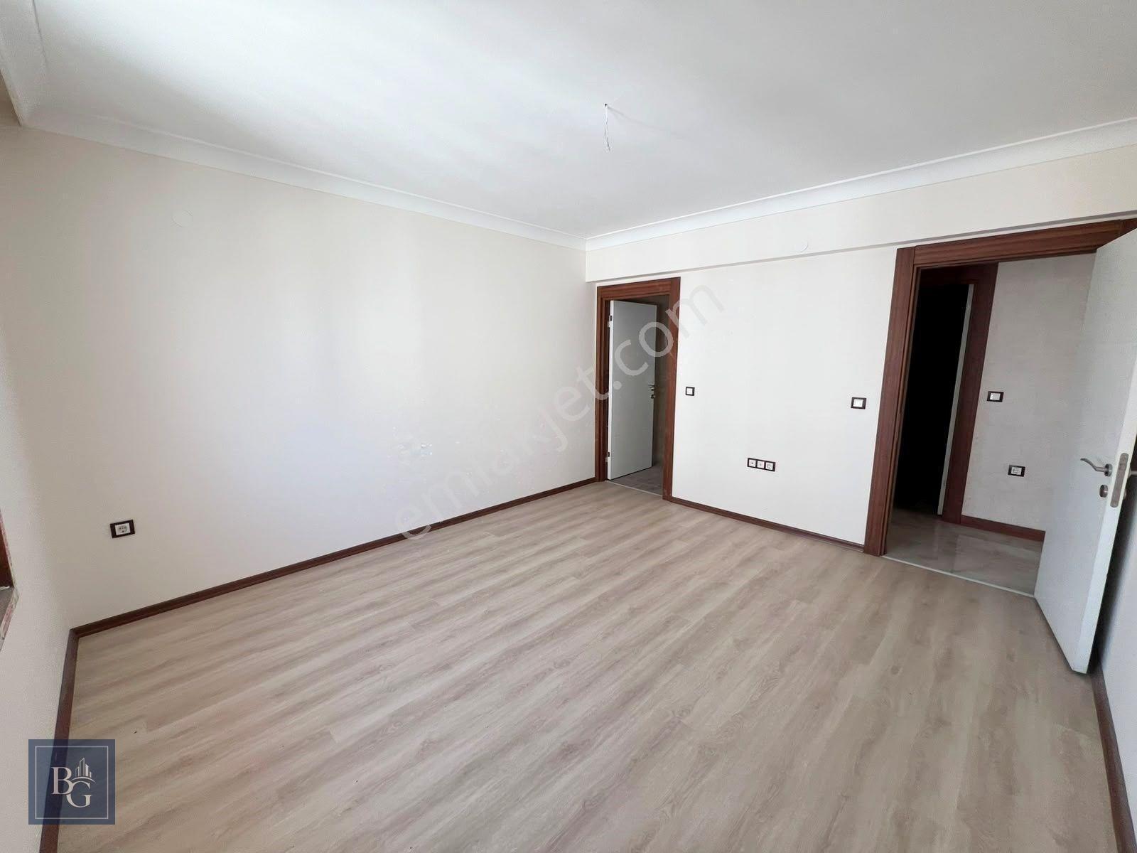 ⫸︎b*g⫷938 Cad. Üzeri Üç Bloklu Sitede Yapılı Katta Ön Cephe 3+1 — fotoğraf 22