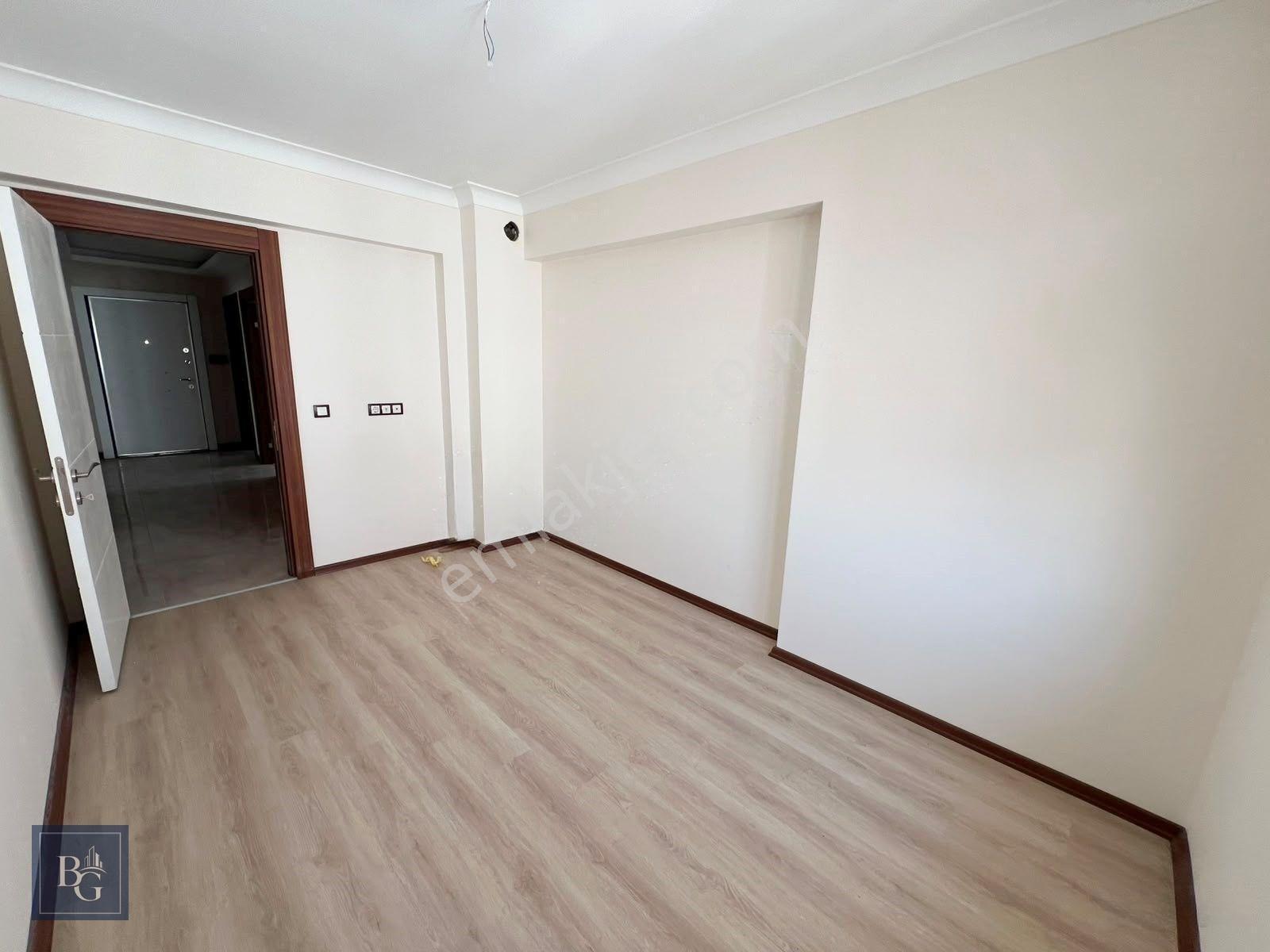 ⫸︎b*g⫷938 Cad. Üzeri Üç Bloklu Sitede Yapılı Katta Ön Cephe 3+1 — fotoğraf 25
