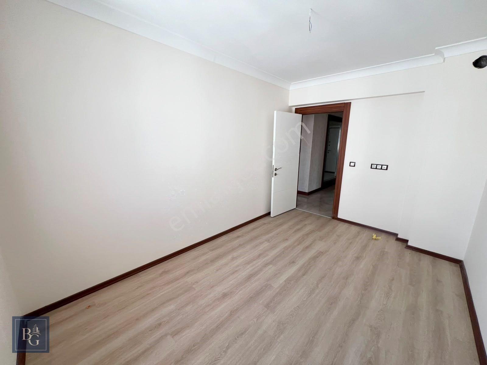⫸︎b*g⫷938 Cad. Üzeri Üç Bloklu Sitede Yapılı Katta Ön Cephe 3+1 — fotoğraf 26