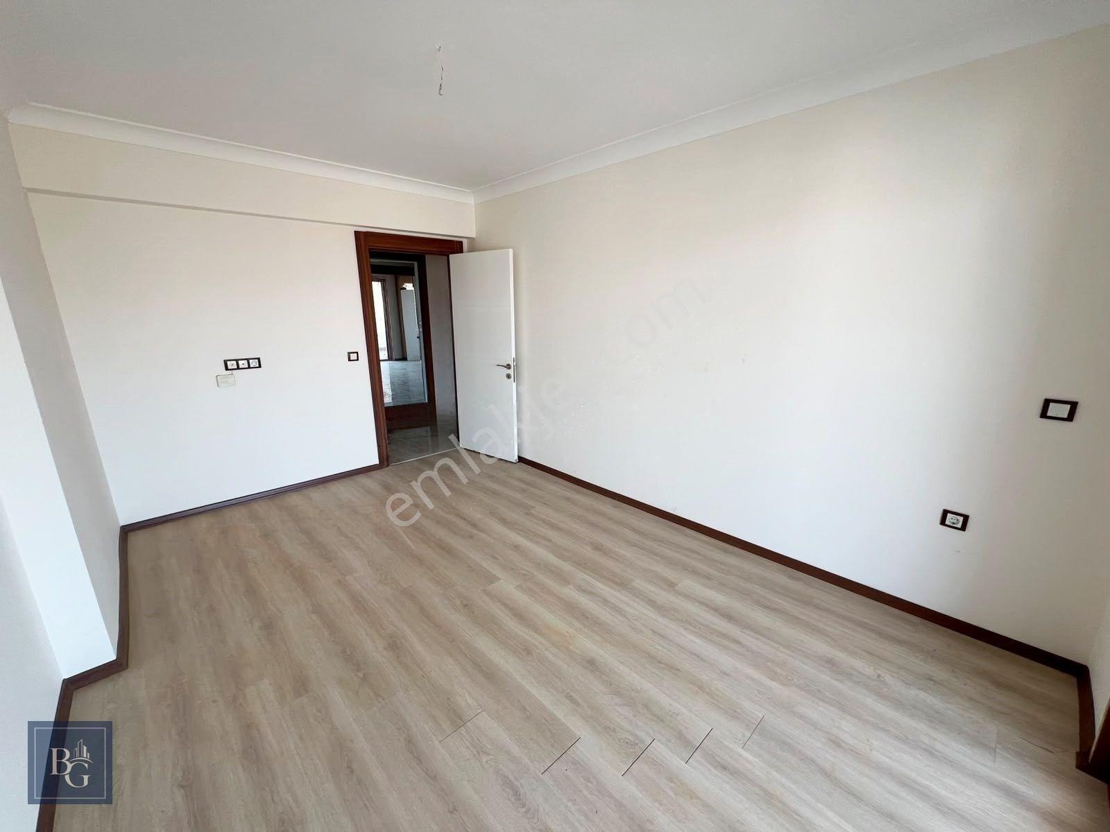 ⫸︎b*g⫷938 Cad. Üzeri Üç Bloklu Sitede Yapılı Katta Ön Cephe 3+1 — fotoğraf 30