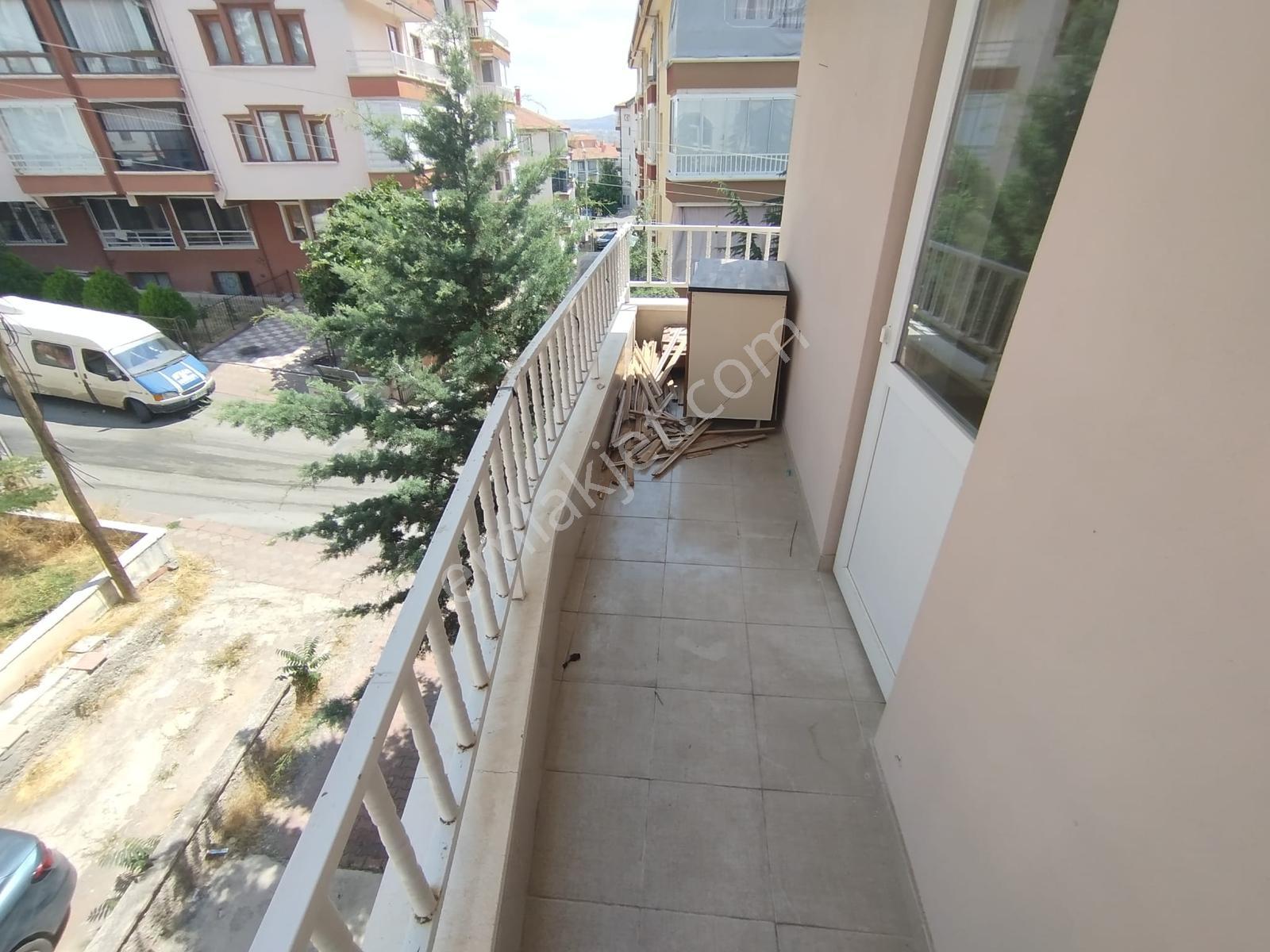 Cadde'ye Yakın_ İskanlı_ Yapılı_ Ara Kat_ 3+1 Fırsat — fotoğraf 17