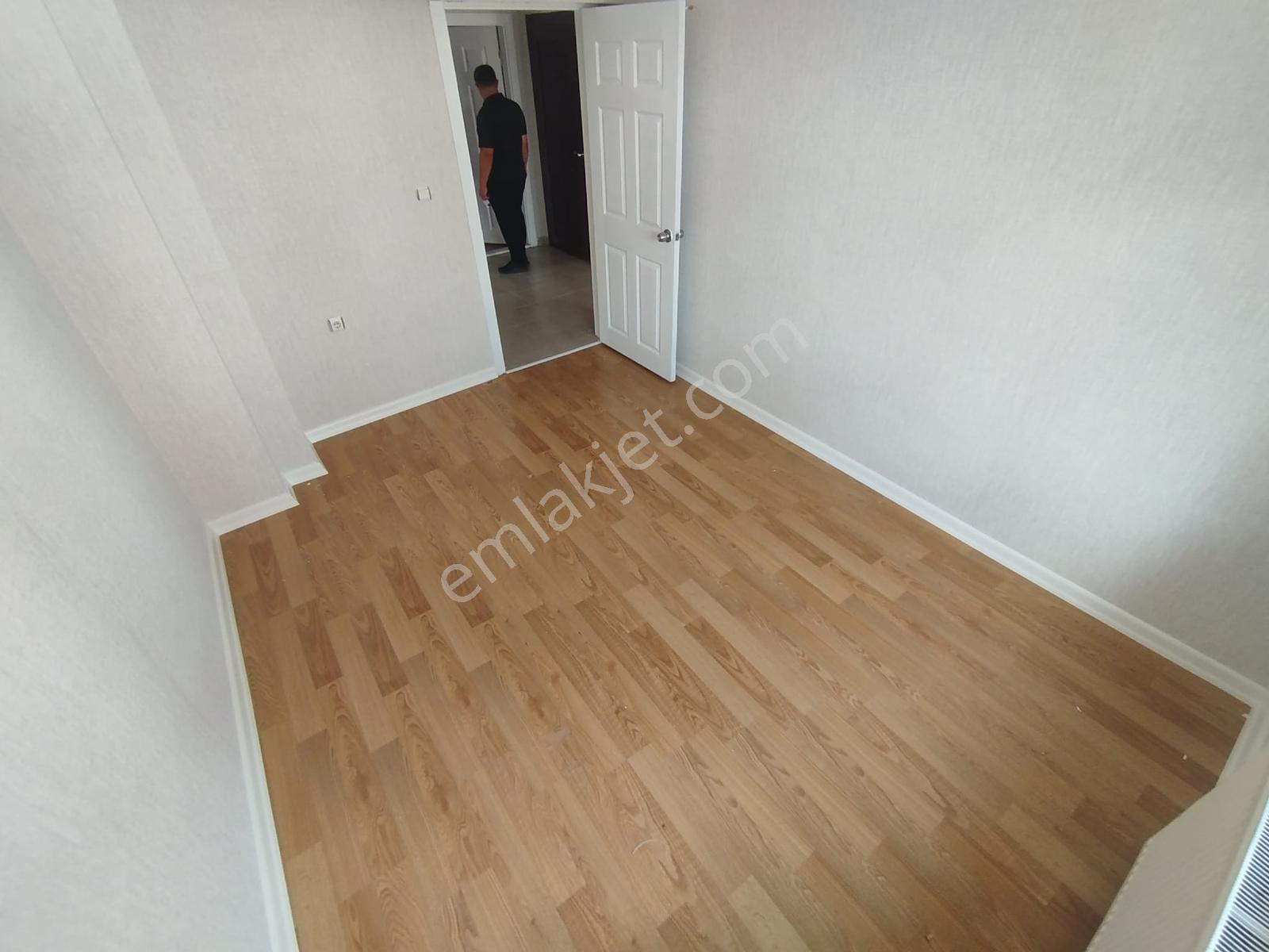 Cadde'ye Yakın_ İskanlı_ Yapılı_ Ara Kat_ 3+1 Fırsat — fotoğraf 20