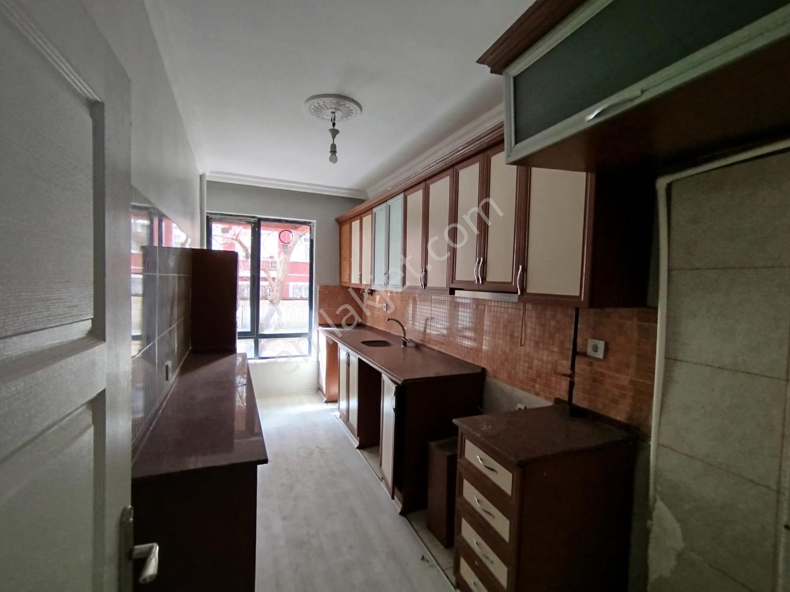 Bahadan Konevinde Merkezi Yerde Hesaplı Satılık 3+ Daire — fotoğraf 12
