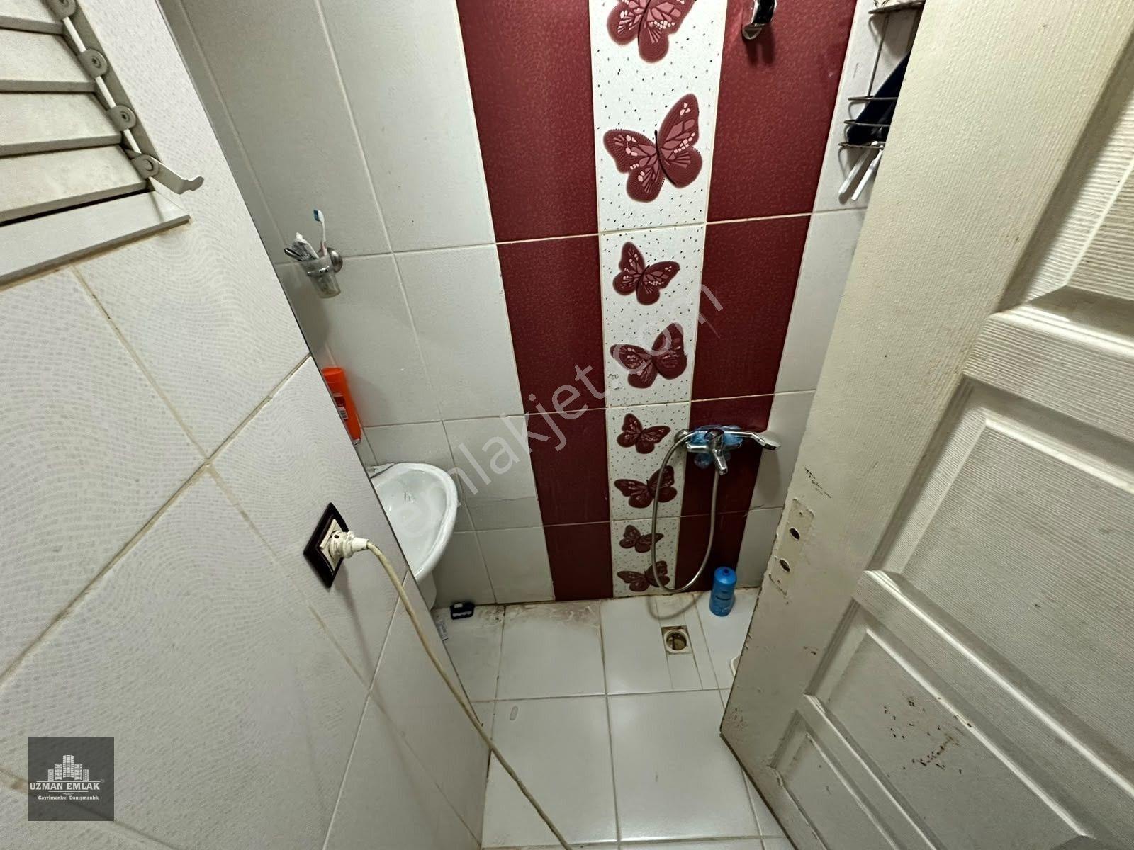 Uzman Emlak Ofisinden Esertepe Mh.de Katta Bağımsız E.banyolu 4+1 Daire — fotoğraf 8