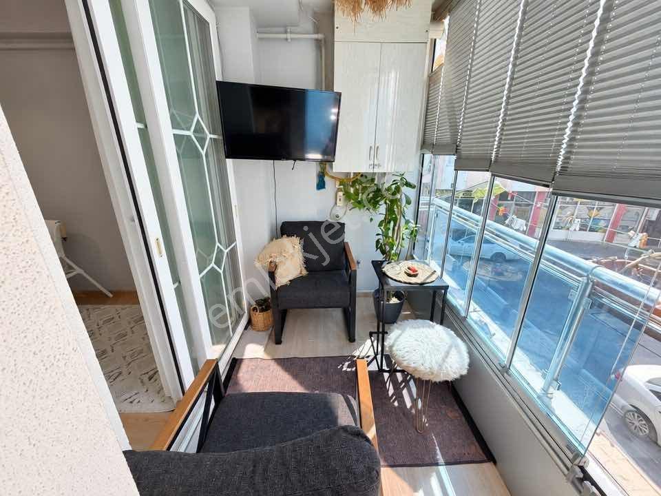 Buca Çamlıkule Mah Ara Kat Projeli 2+1 Açık Mutfak Balkonlu — fotoğraf 2