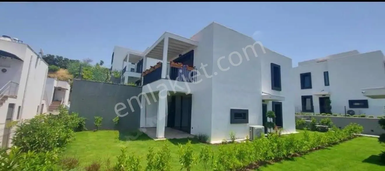 Bodrum Merkez Yokuşbaşı’Nda Satılık Yerden Isıtmalı, Eşyalı 2+1 Bahçe Katı