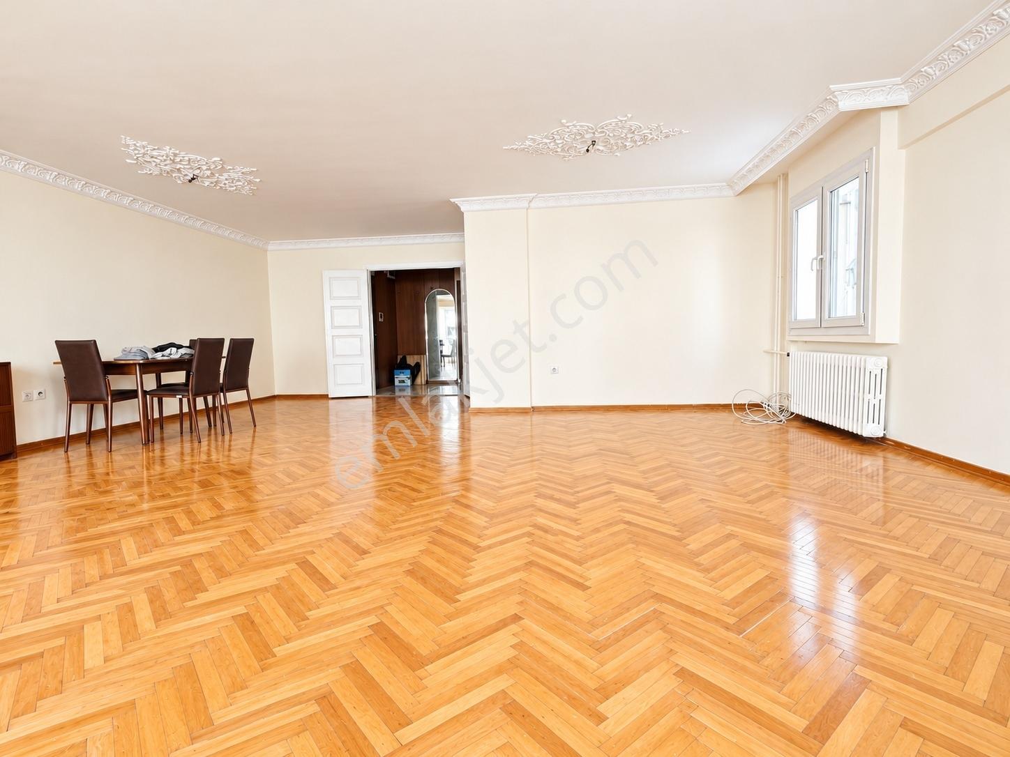 Göztepe Mithatpaşa Caddesinde | 192 M² | 4+1 | Satılık Daire — fotoğraf 8