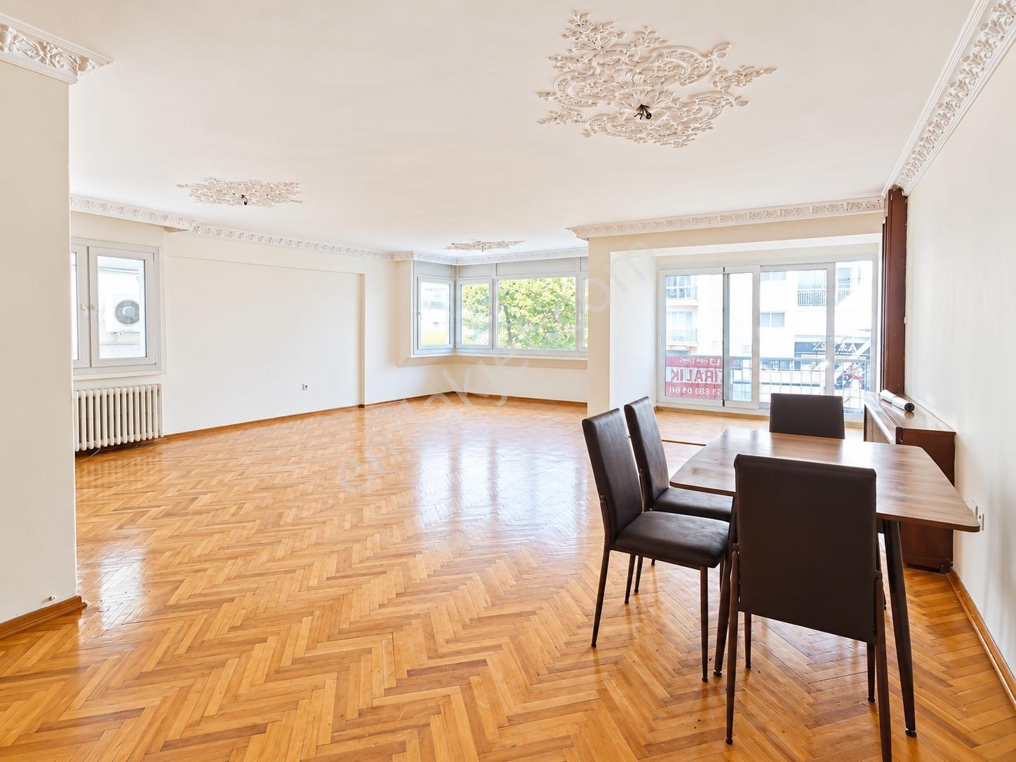Göztepe Mithatpaşa Caddesinde | 192 M² | 4+1 | Satılık Daire — fotoğraf 9