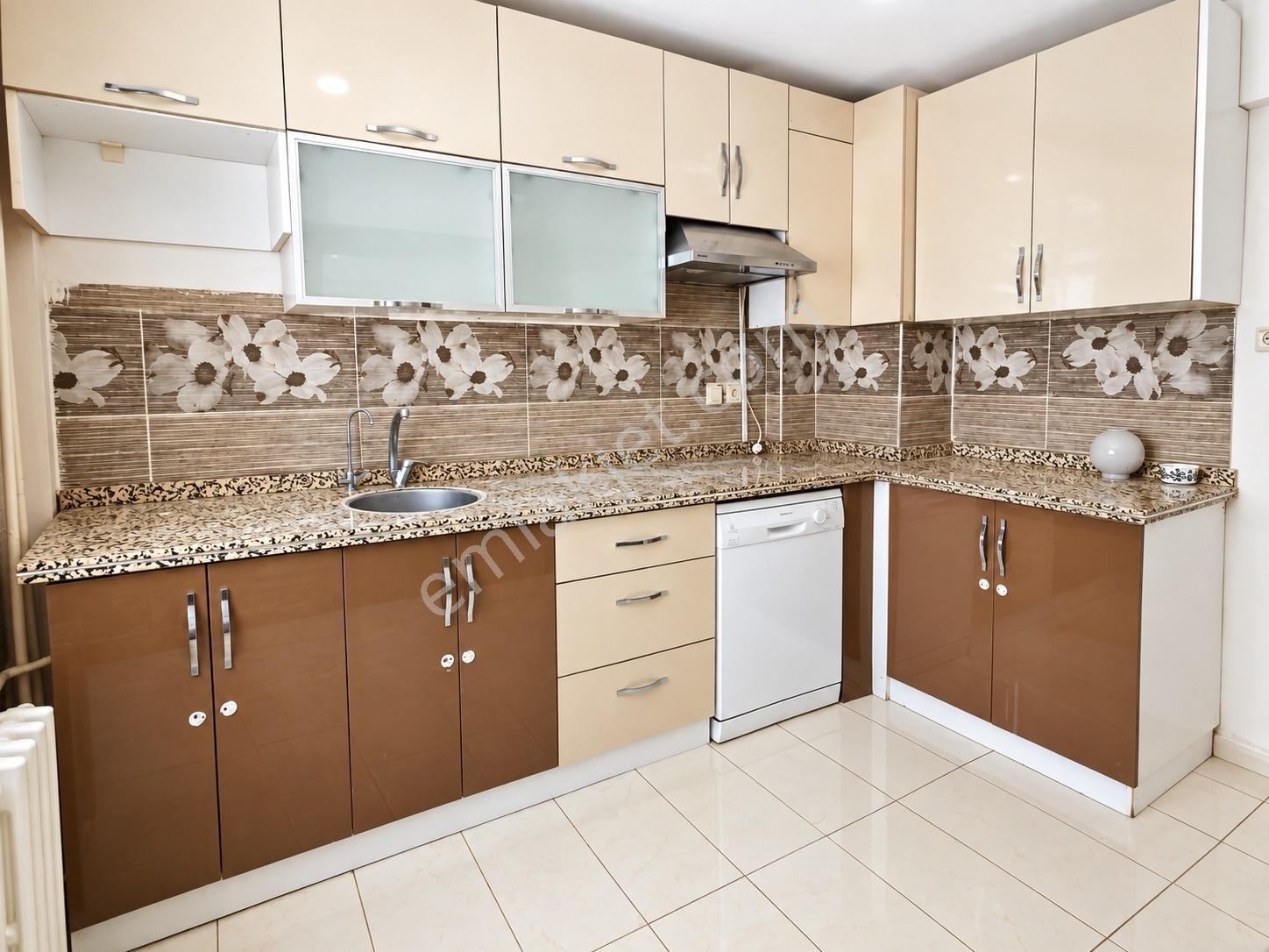 Göztepe Mithatpaşa Caddesinde | 192 M² | 4+1 | Satılık Daire — fotoğraf 10