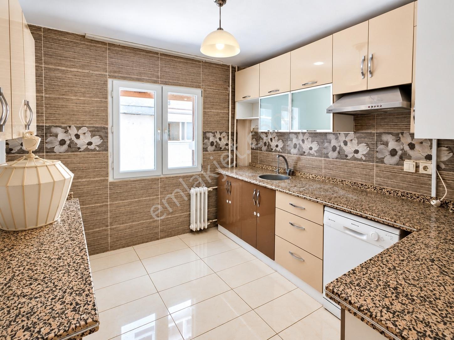 Göztepe Mithatpaşa Caddesinde | 192 M² | 4+1 | Satılık Daire — fotoğraf 11