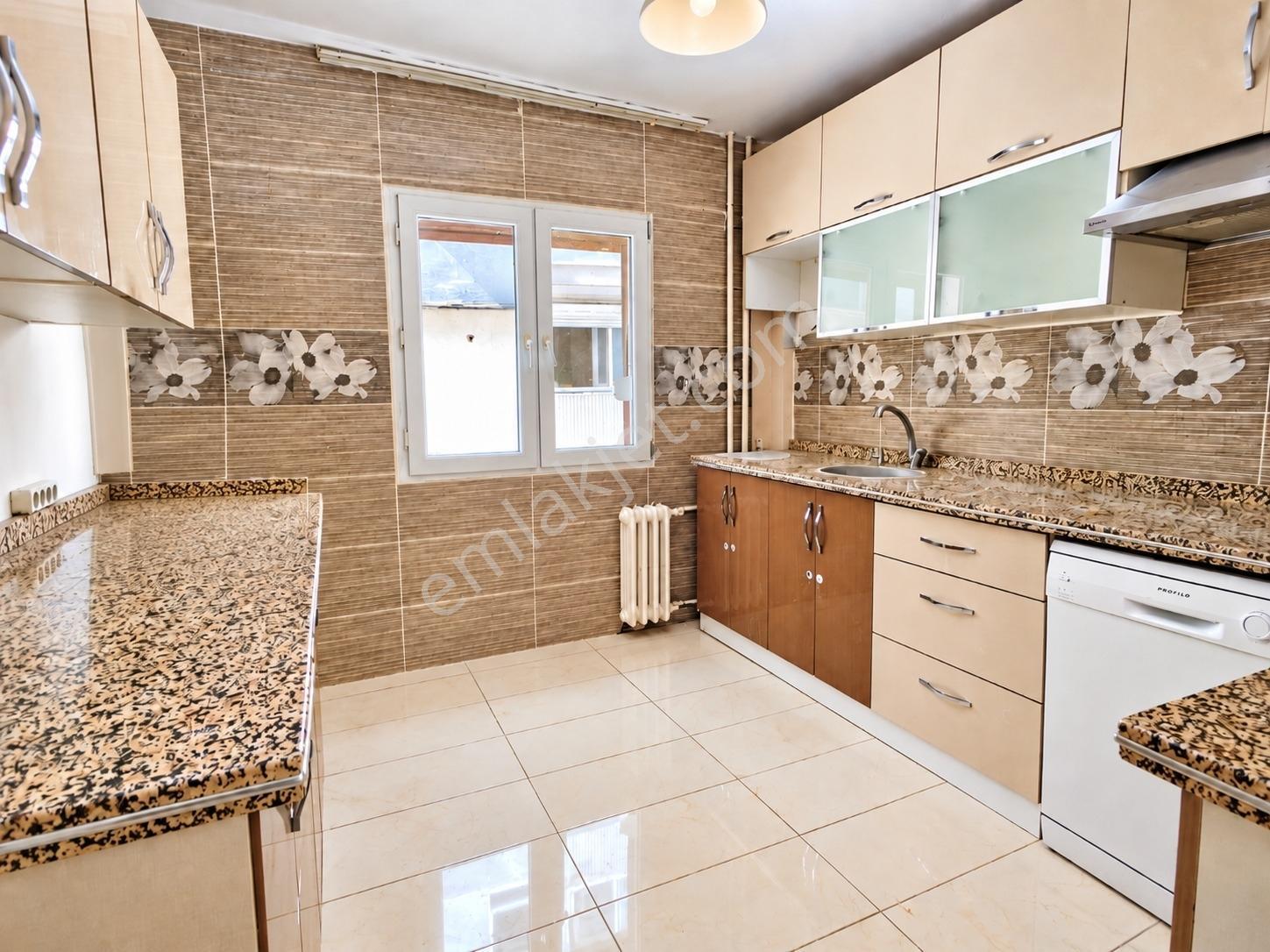 Göztepe Mithatpaşa Caddesinde | 192 M² | 4+1 | Satılık Daire — fotoğraf 13