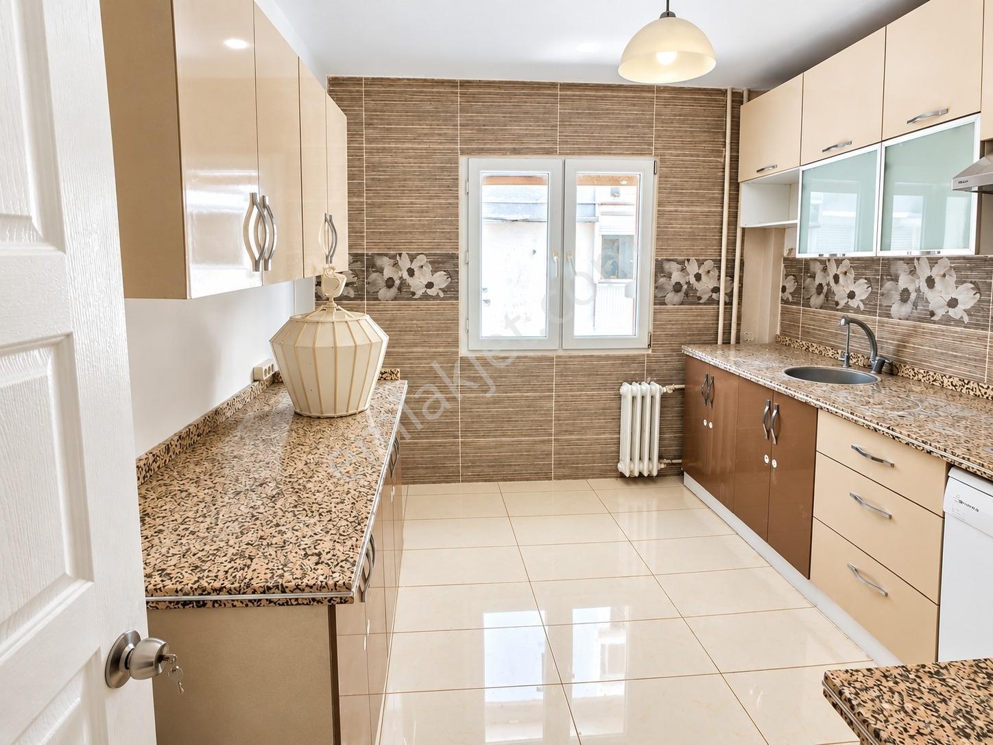 Göztepe Mithatpaşa Caddesinde | 192 M² | 4+1 | Satılık Daire — fotoğraf 14