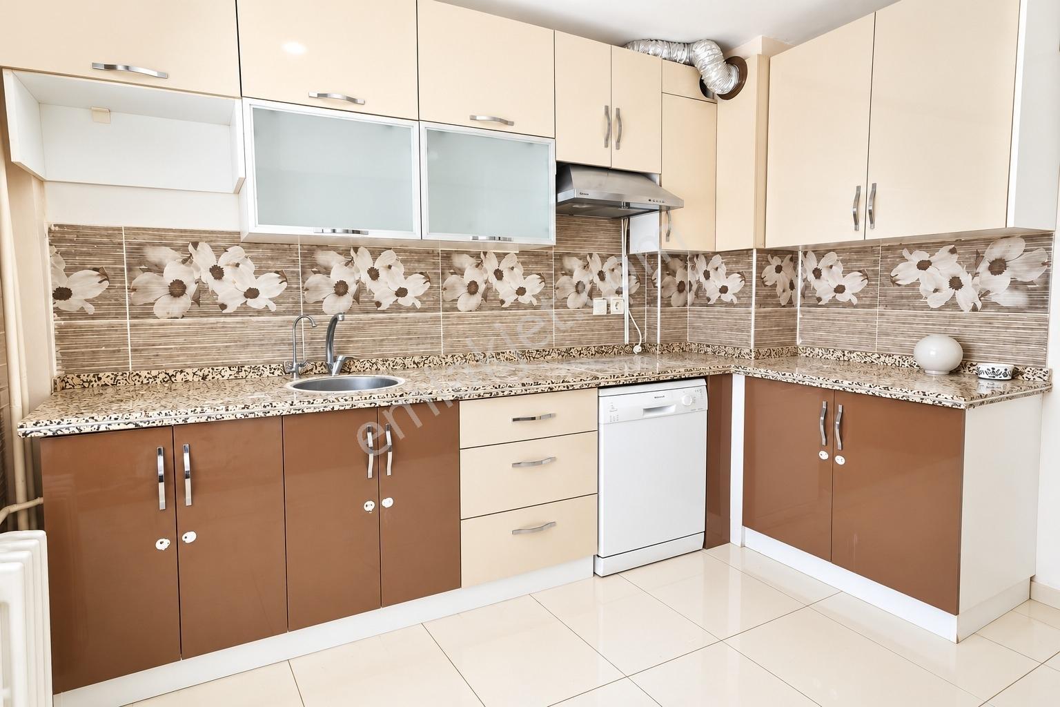 Göztepe Mithatpaşa Caddesinde | 192 M² | 4+1 | Satılık Daire — fotoğraf 15