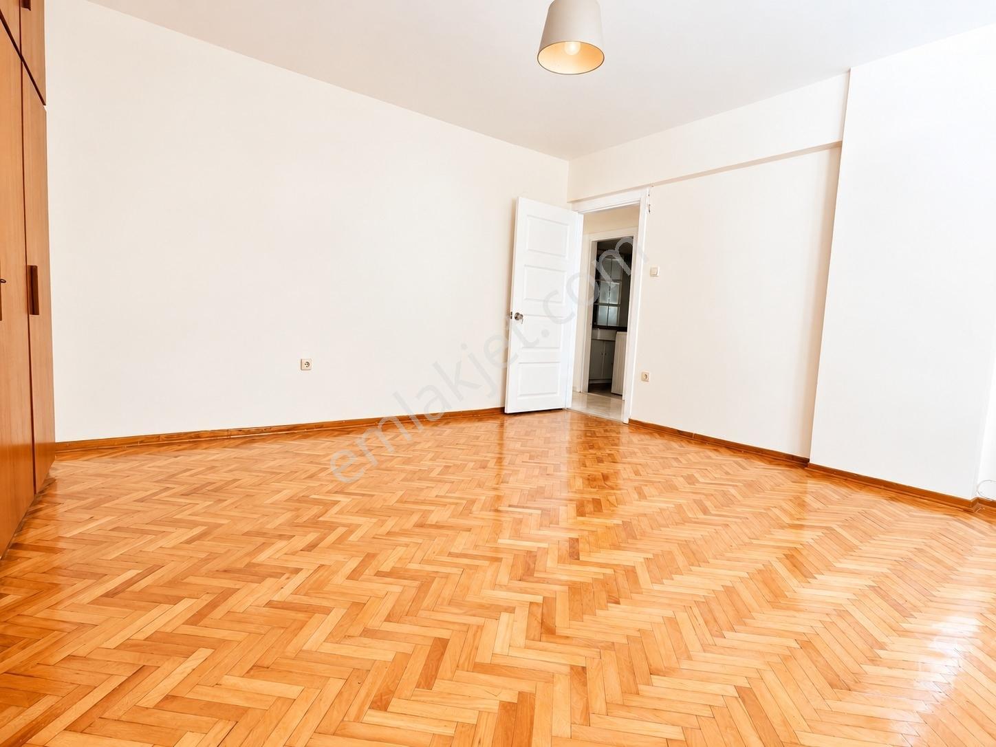 Göztepe Mithatpaşa Caddesinde | 192 M² | 4+1 | Satılık Daire — fotoğraf 17