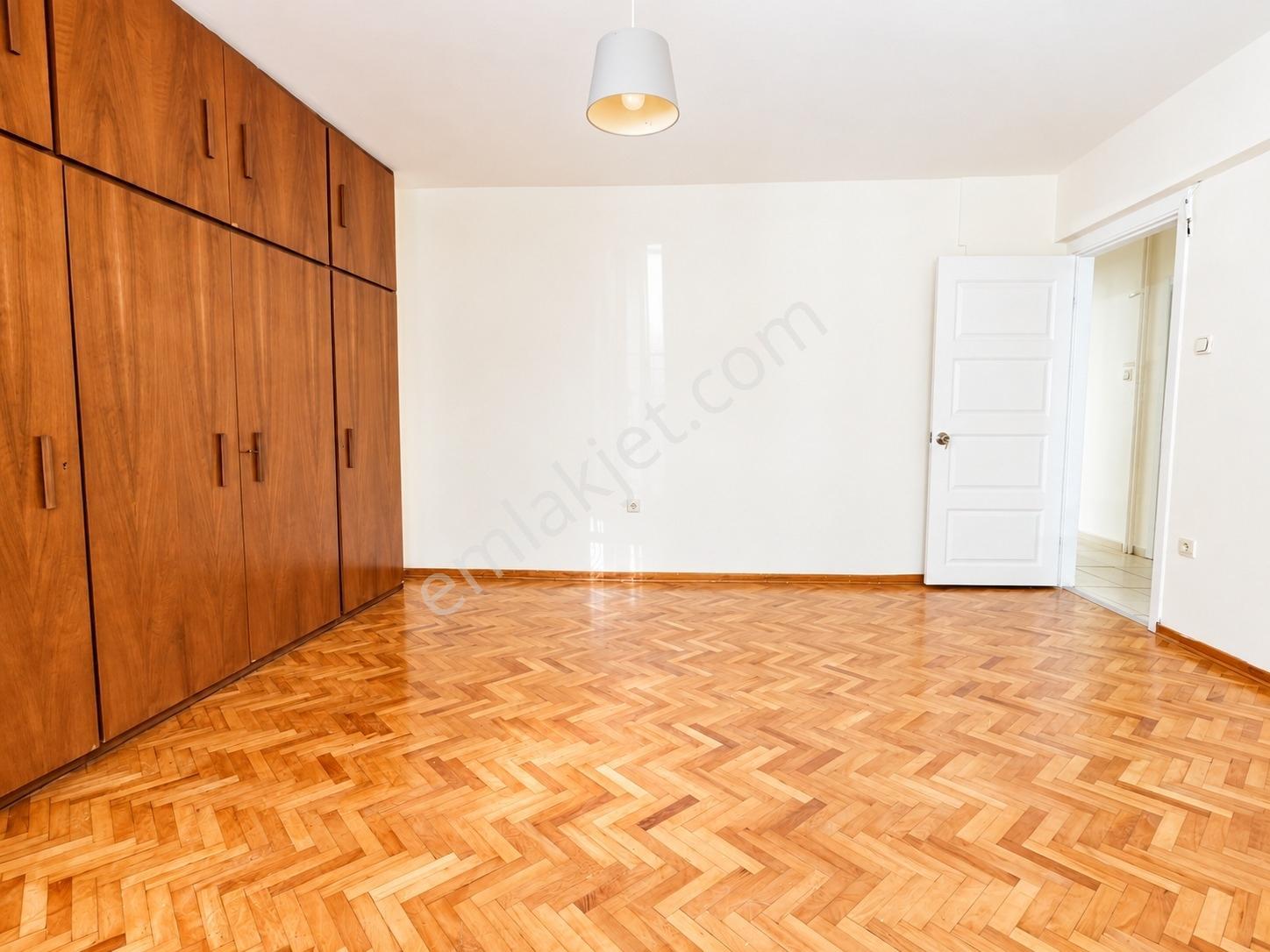 Göztepe Mithatpaşa Caddesinde | 192 M² | 4+1 | Satılık Daire — fotoğraf 18