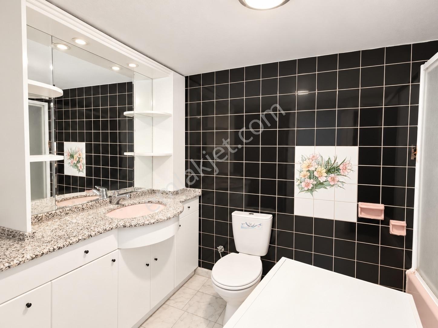 Göztepe Mithatpaşa Caddesinde | 192 M² | 4+1 | Satılık Daire — fotoğraf 20