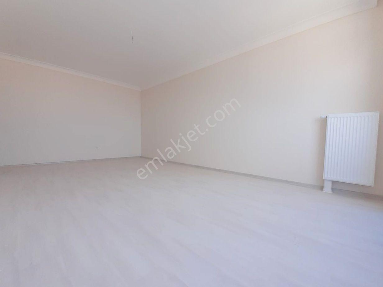 Mertcan'dan Havuzlu Güvenlikli Sitede Ara Kat 2+1 Daire — fotoğraf 3