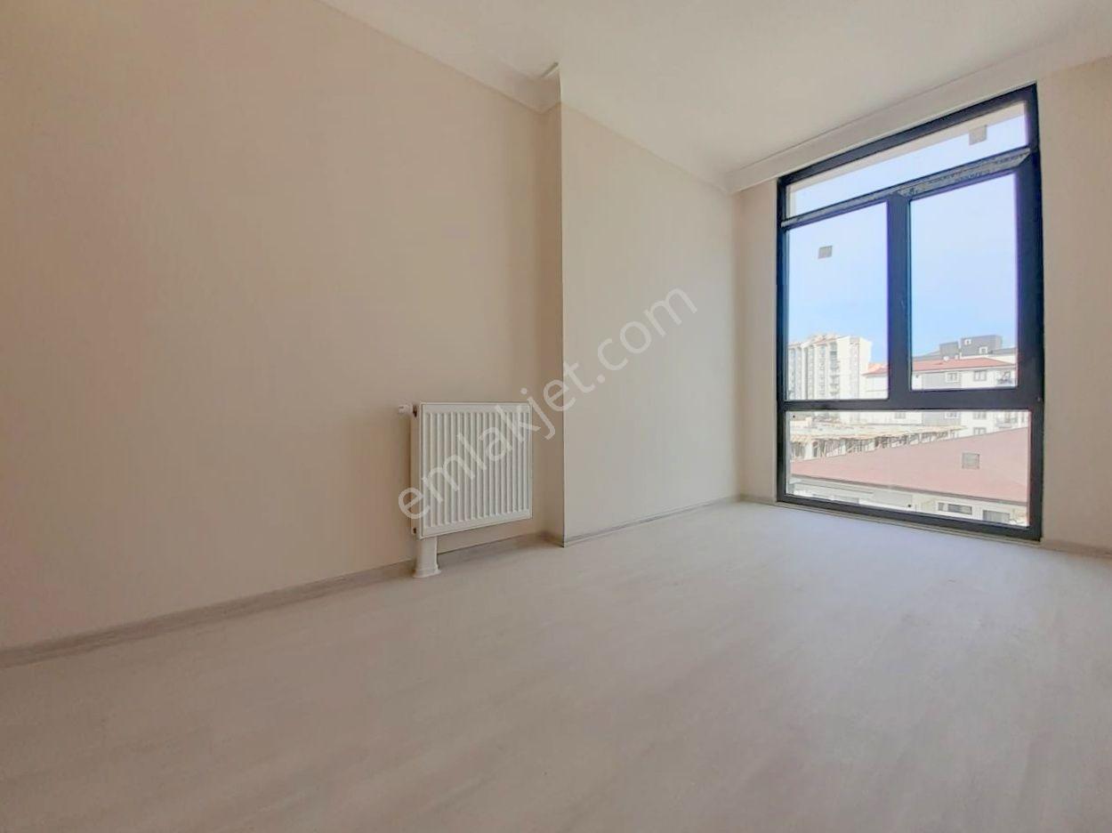 Mertcan'dan Havuzlu Güvenlikli Sitede Ara Kat 2+1 Daire — fotoğraf 12