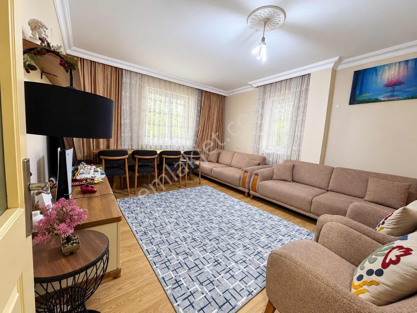 Gerçek Yüksek Giriş 100 M2 2+1 Ayrı Mutfak Otoparklı Doğalgazlı