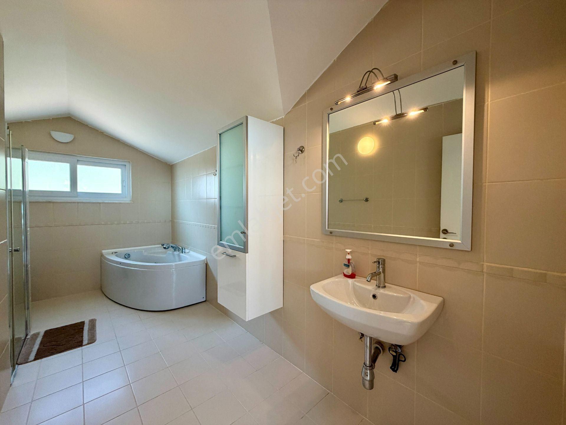 Alanya Kleopatra’da Panoramik Deniz Manzaralı Full Eşyalı 3+1 Penthouse — fotoğraf 13