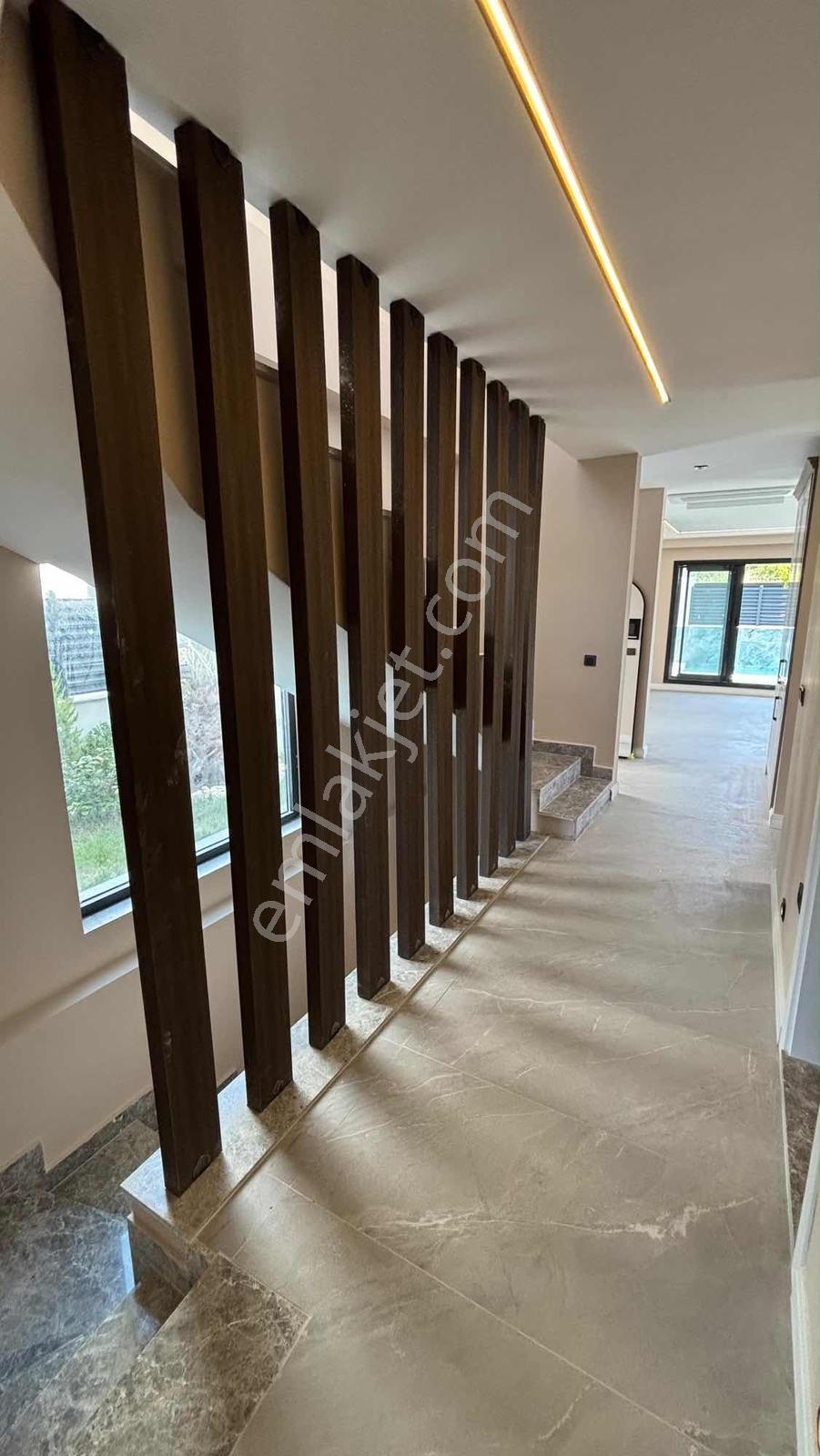 Views Emlak'tan Kuşadasında Müstakil Hamam Sauna Havuzlu Villa — fotoğraf 12