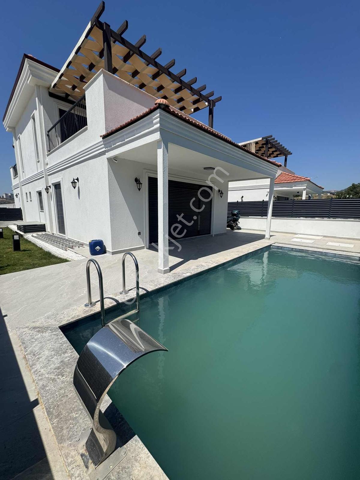 Views Emlak'tan Kuşadasında Müstakil Hamam Sauna Havuzlu Villa — fotoğraf 29