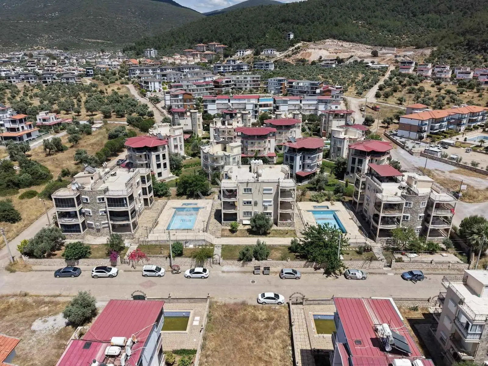 Merkezi Konumlu , Havuzlu Site İçi ,bahçe Kat 3+1 Daire — fotoğraf 2