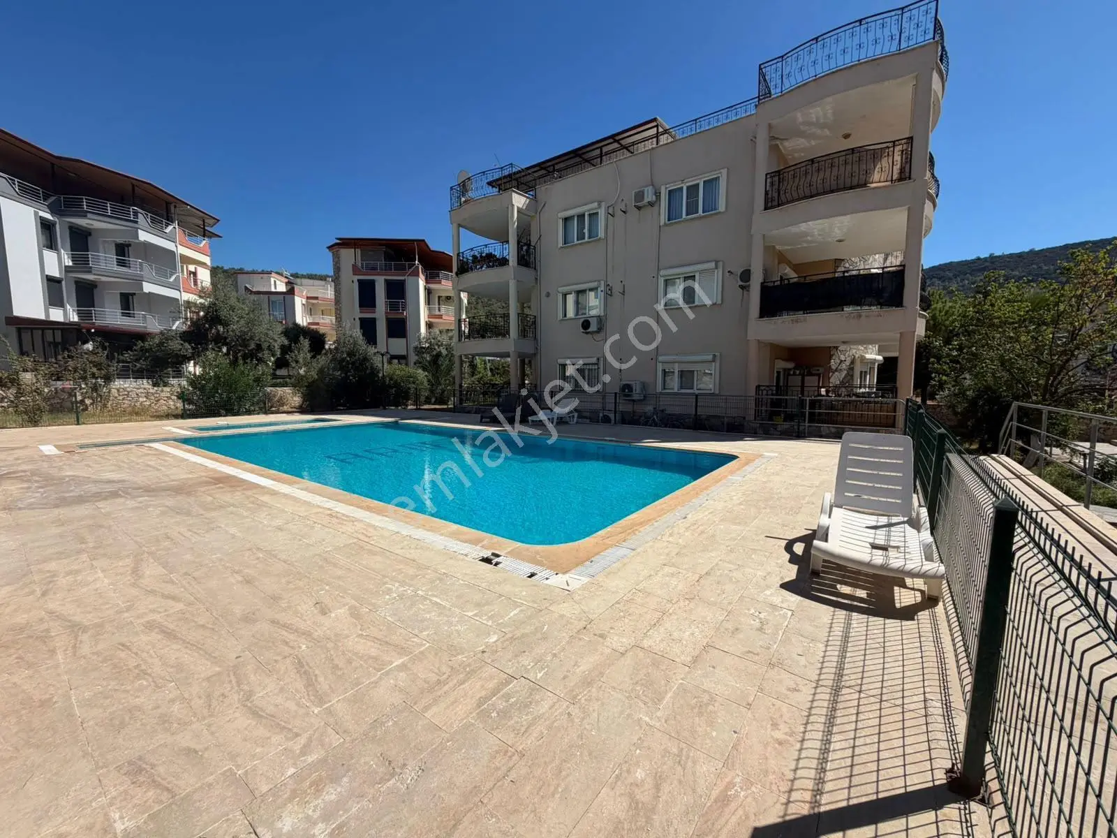 Merkezi Konumlu , Havuzlu Site İçi ,bahçe Kat 3+1 Daire — fotoğraf 3