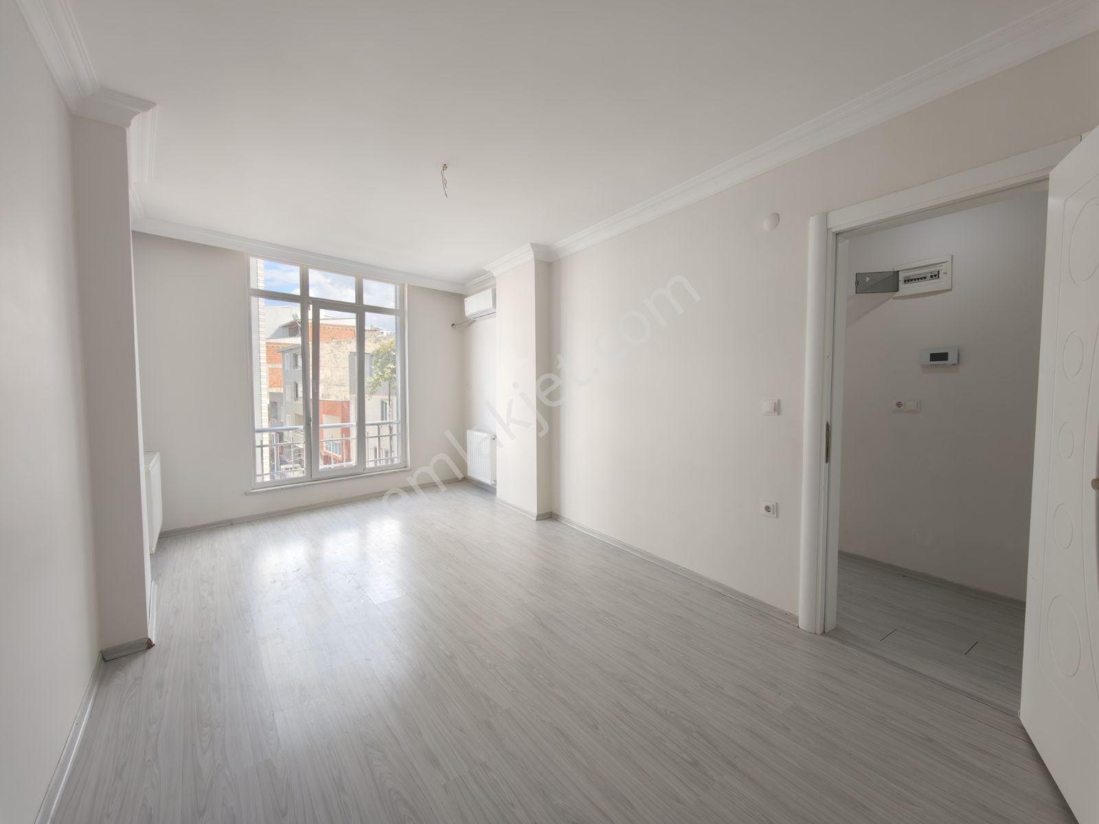 Kayalarda Emekte 2+1 Caddeüstu Arakat Asansörlü Daire — fotoğraf 4