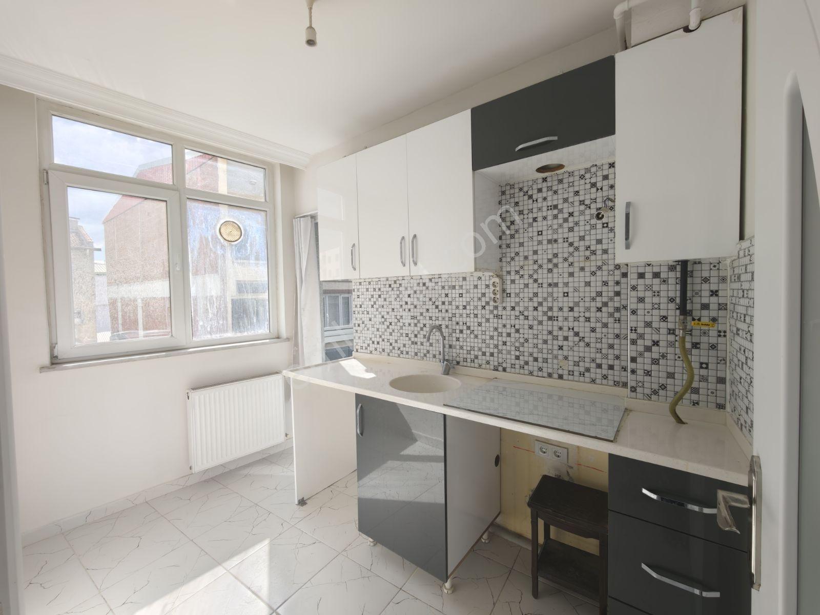Kayalarda Emekte 2+1 Caddeüstu Arakat Asansörlü Daire — fotoğraf 8