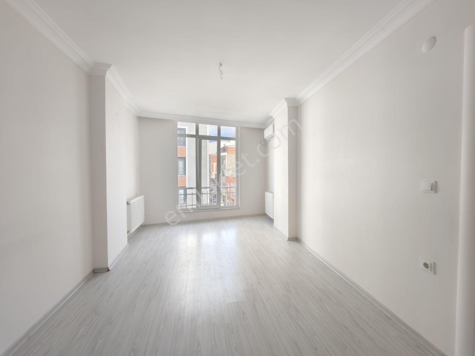 Kayalarda Emekte 2+1 Caddeüstu Arakat Asansörlü Daire — fotoğraf 9