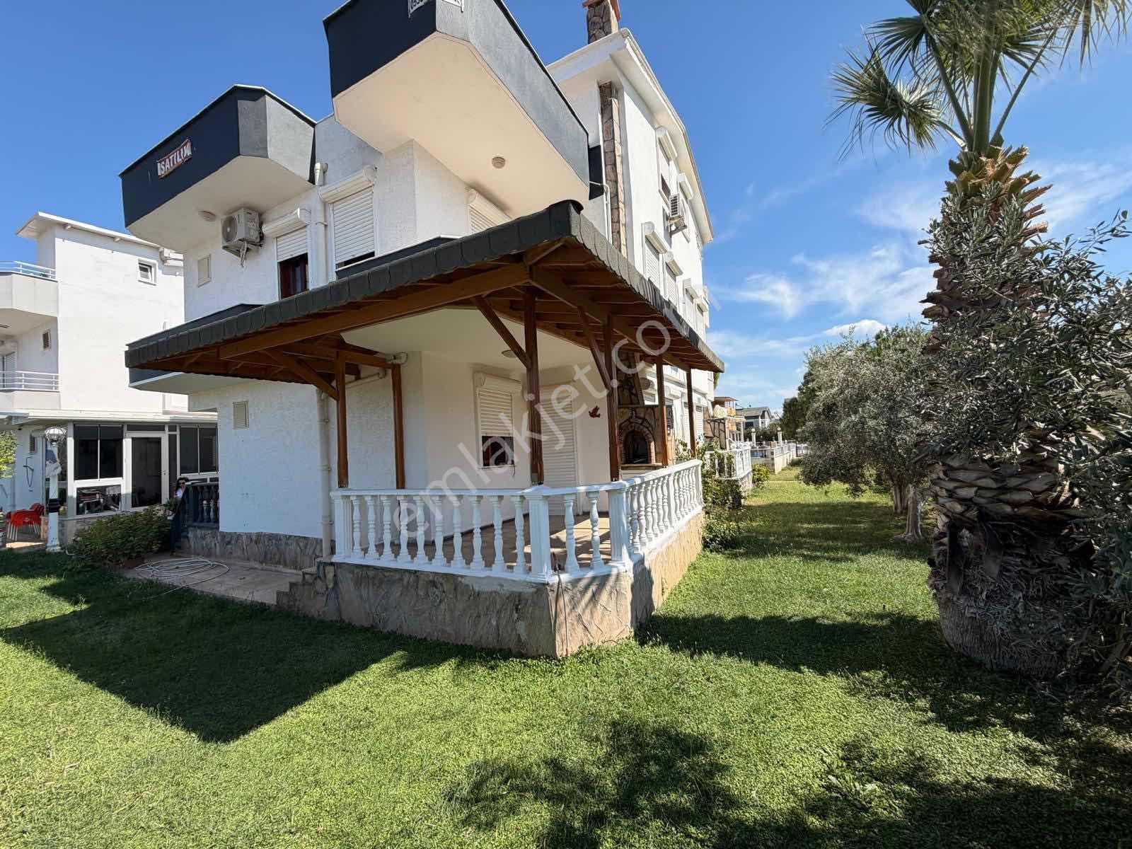 Yeşilkent Yolunda Villa