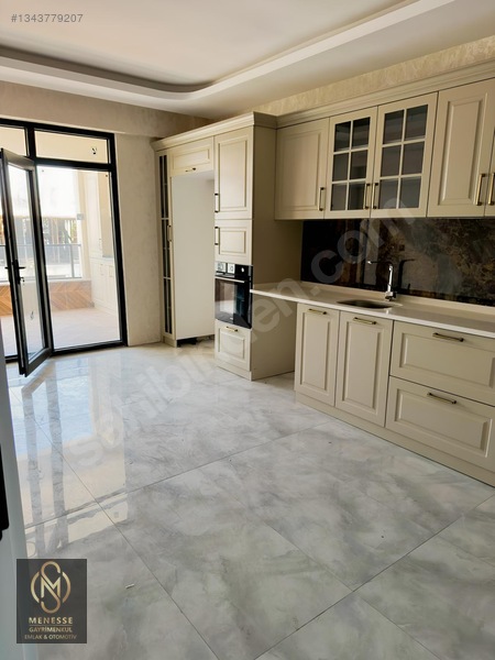 Menesse'den Kırbaşı Caddesinde Ultra Lüx 4+1 Daire — fotoğraf 3