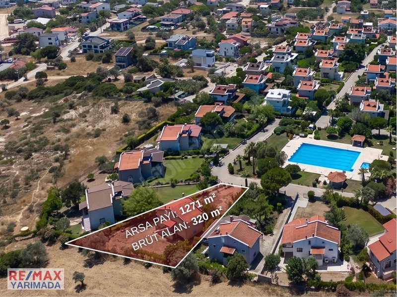 Urla Torasan'da Site İçinde 1.271m2 Arsa Paylı Natamam Villa — fotoğraf 2