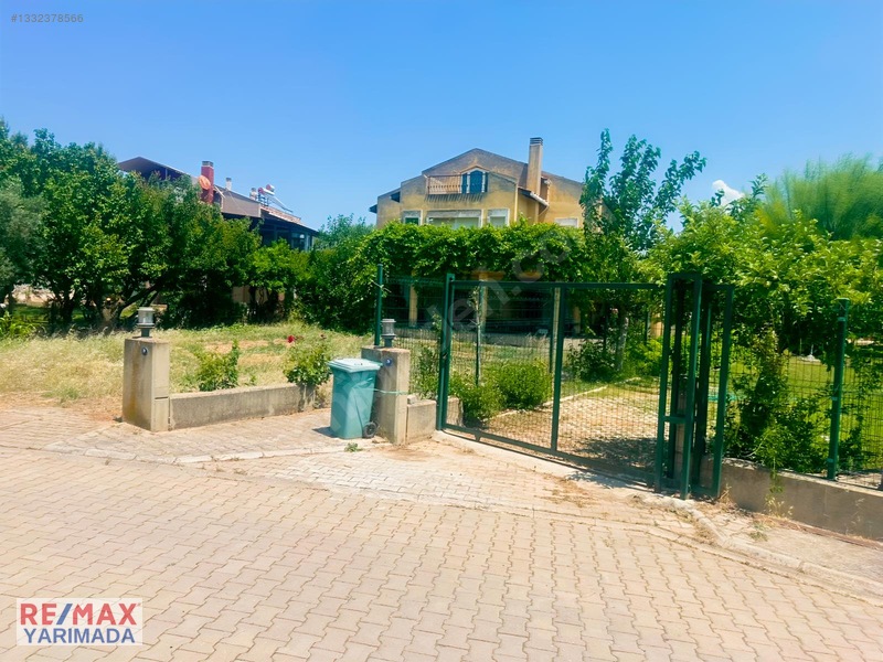Urla Torasan'da Site İçinde 1.271m2 Arsa Paylı Natamam Villa — fotoğraf 10
