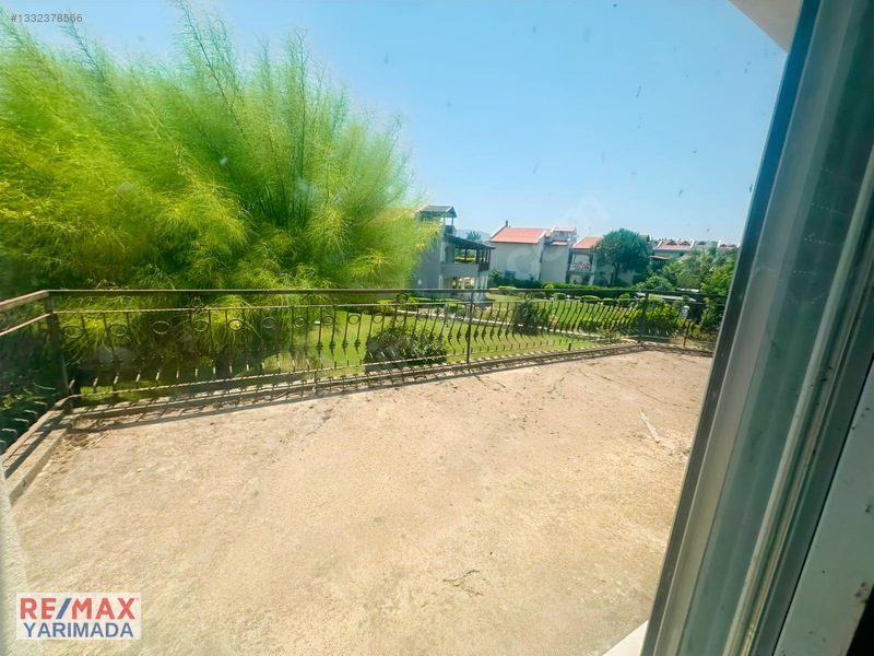 Urla Torasan'da Site İçinde 1.271m2 Arsa Paylı Natamam Villa — fotoğraf 12