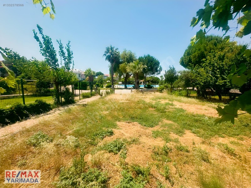 Urla Torasan'da Site İçinde 1.271m2 Arsa Paylı Natamam Villa — fotoğraf 14