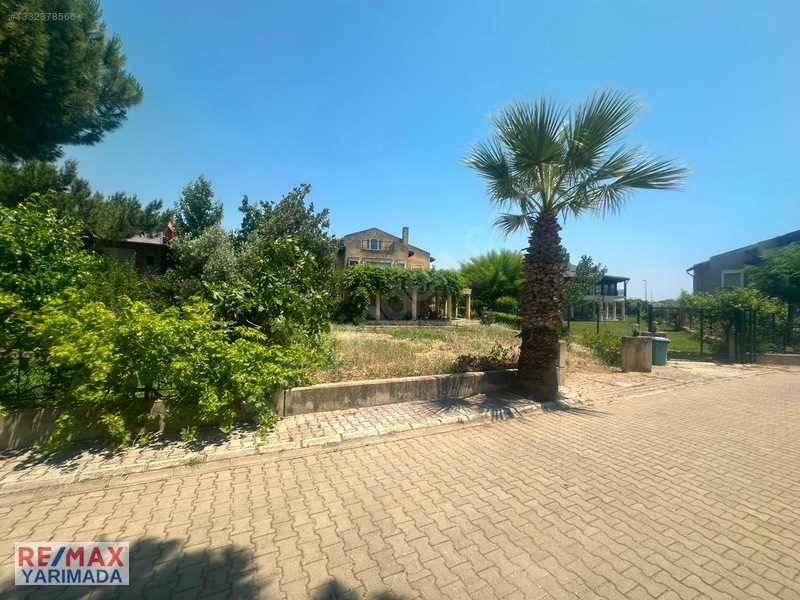 Urla Torasan'da Site İçinde 1.271m2 Arsa Paylı Natamam Villa — fotoğraf 15