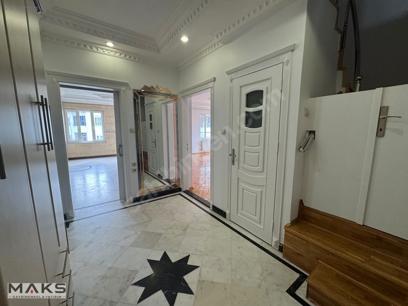 Maks Gayrimenkul'den Naci Topçuoğlu Blv. Üzerinde Satılık 6+1 — fotoğraf 11
