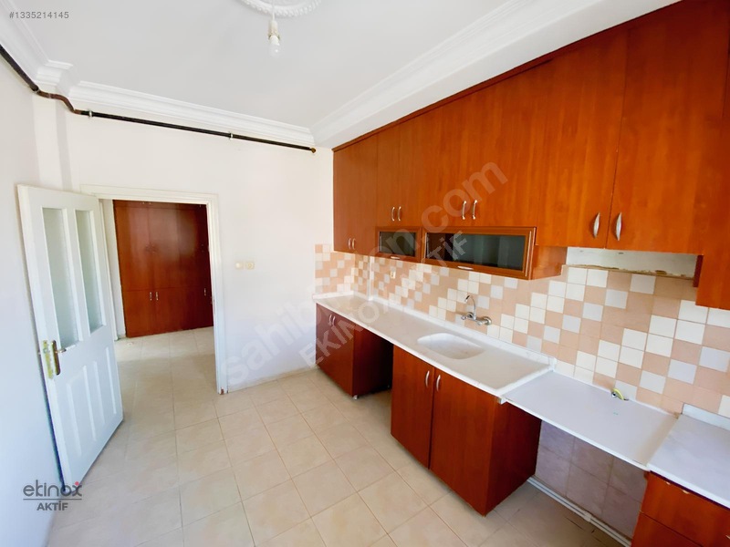 Kurttepede Kiralık Geniş 3+1 Zemin Kat Bahçeli Müstakil Ev — fotoğraf 14