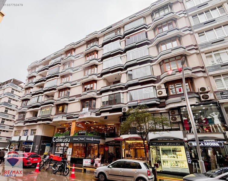 İlkadım Çiftlik Mah. İstiklal Cad.Üzeri Satılık 3+1 Daire