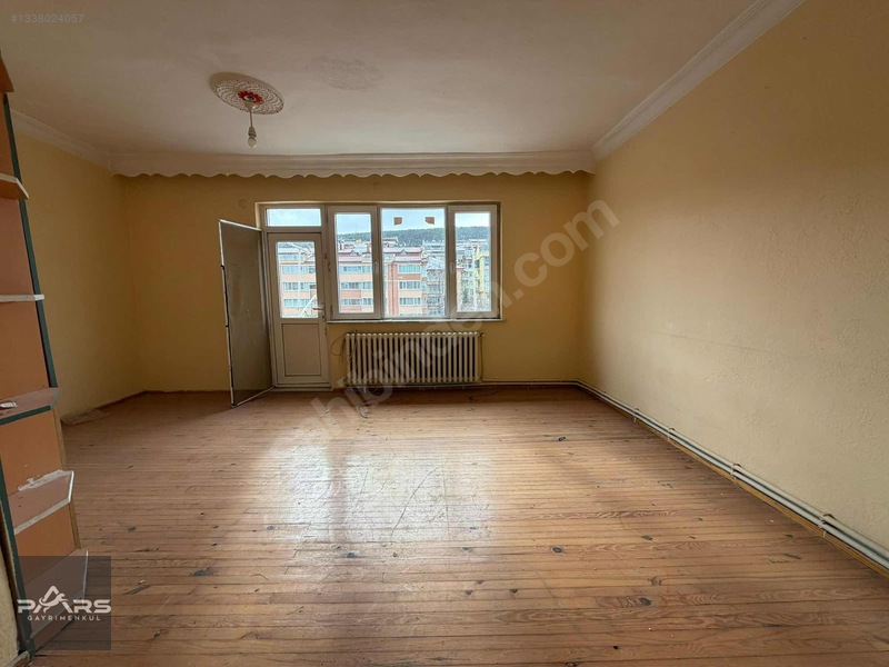 Pars Gayrimenkul'den Cumhuriyet'te 3+1 Kiralık Balkonlu Daire — fotoğraf 6