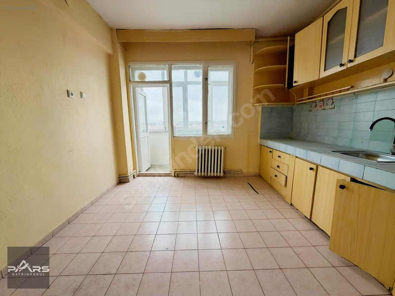 Pars Gayrimenkul'den Cumhuriyet'te 3+1 Kiralık Balkonlu Daire — fotoğraf 8