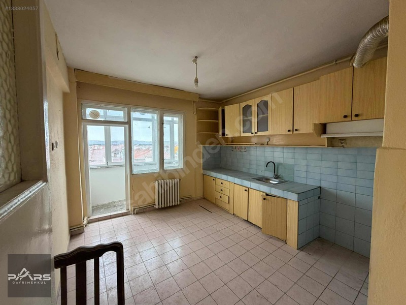 Pars Gayrimenkul'den Cumhuriyet'te 3+1 Kiralık Balkonlu Daire — fotoğraf 10